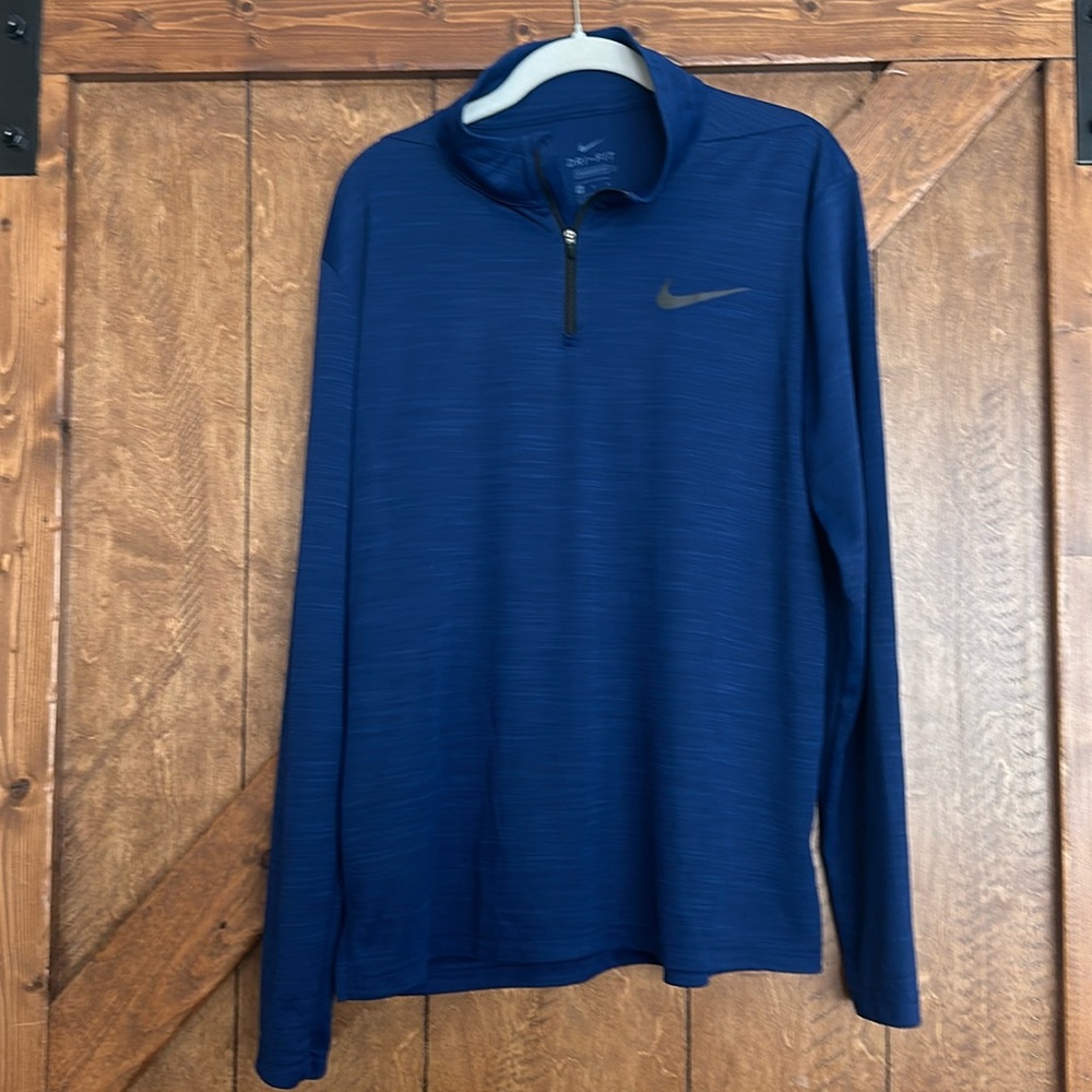 Nike quarter zip shirt size medium